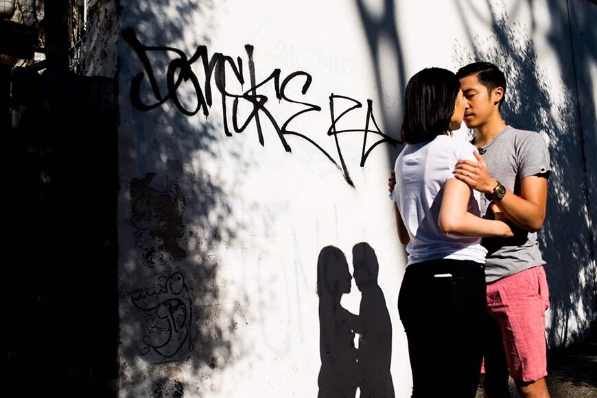 Urban engagement foto met graffiti muur
