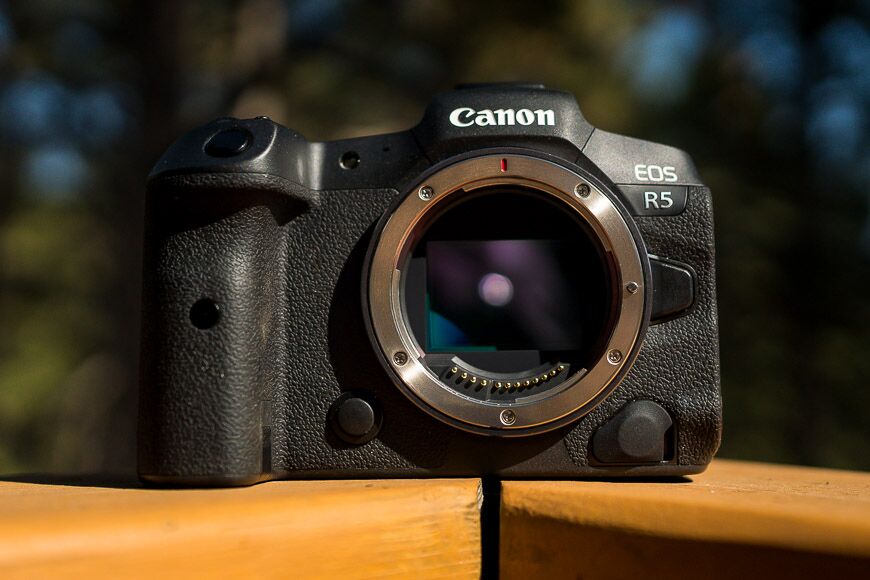 De Canon EOS R5 is zeer goed gebouwd.